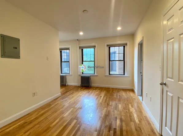 60 Queensberry St, Boston, MA