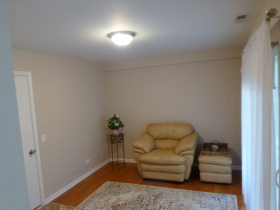 2nd image of 2923 N Natoma Ave Unit 7