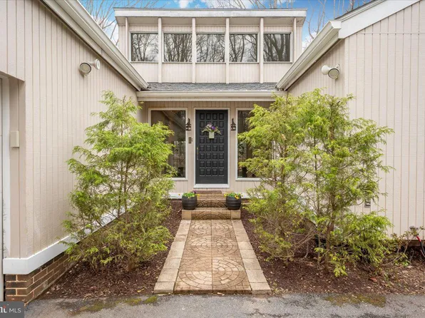 10101 Lloyd Rd, Potomac, MD 20854