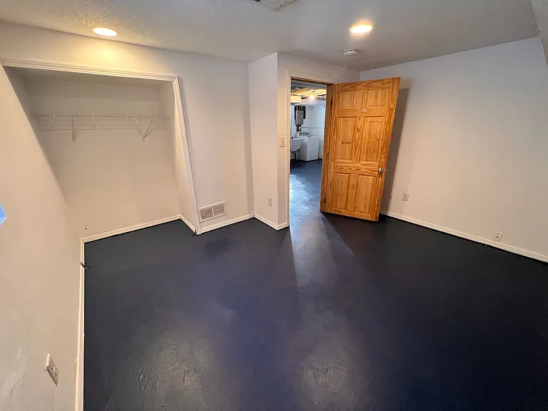 1160 Farrington St — Photo 10