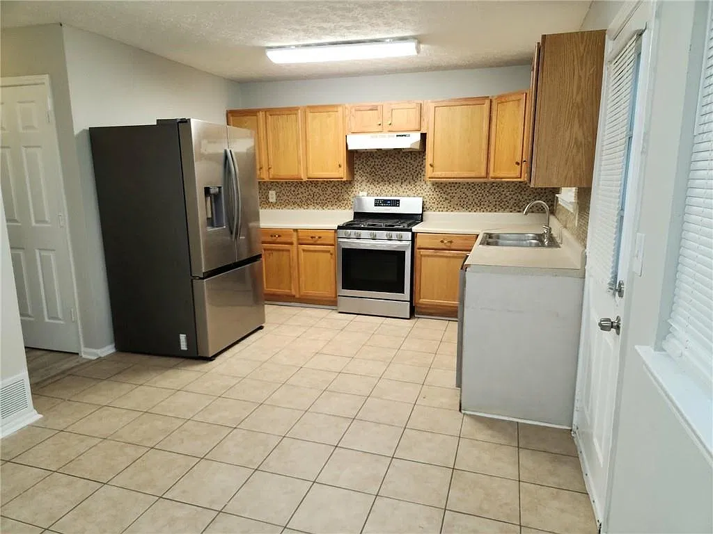 3 bed, 2.5 bath, 1280 sqft, $1,495 — Photo 2