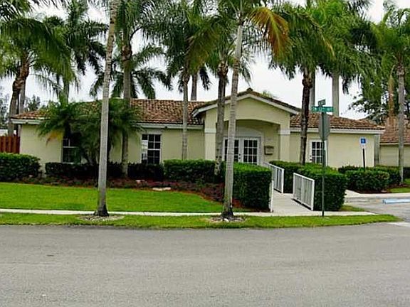 5th image of 3210 SW 50th St #1