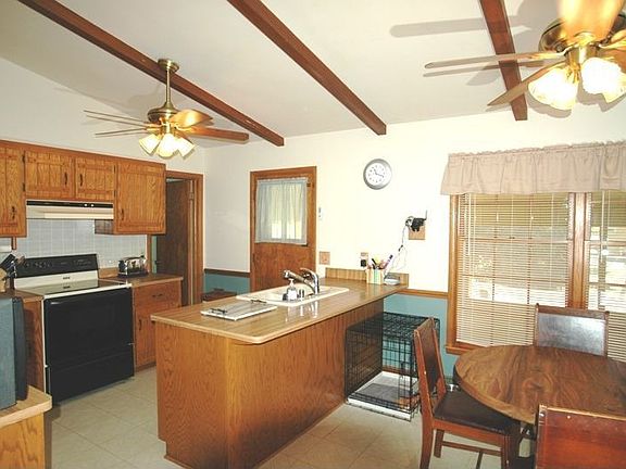 Large Eat-In Kitchen