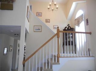 4 Fox Run Rd, Blackstone, MA 01504