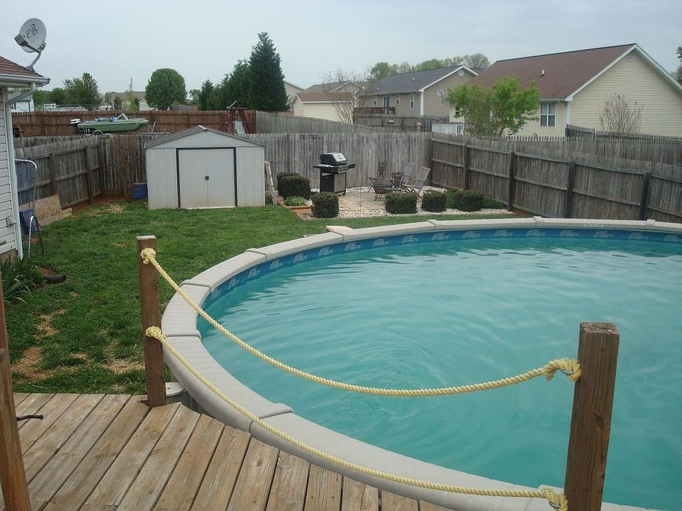 1st image of 135 Hyde Ln
