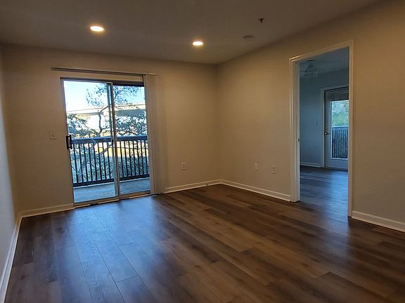 4th image of 70 Helmsman Way APT 1411