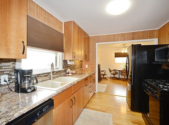 4th image of 2031 Scott St