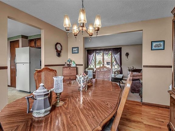 4th image of 2229 Loree Cir