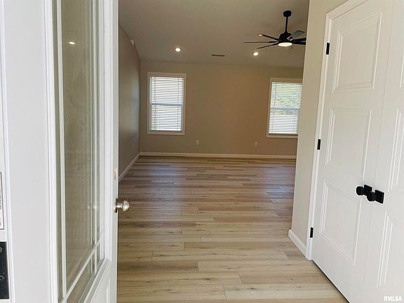 4th image of 301 Olivia Dr
