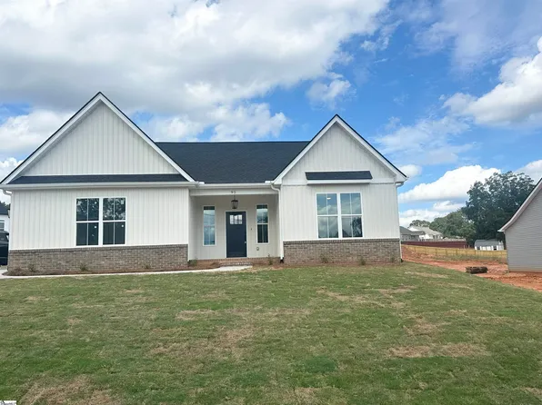 95 Hope Rd, Gray Court, SC 29645