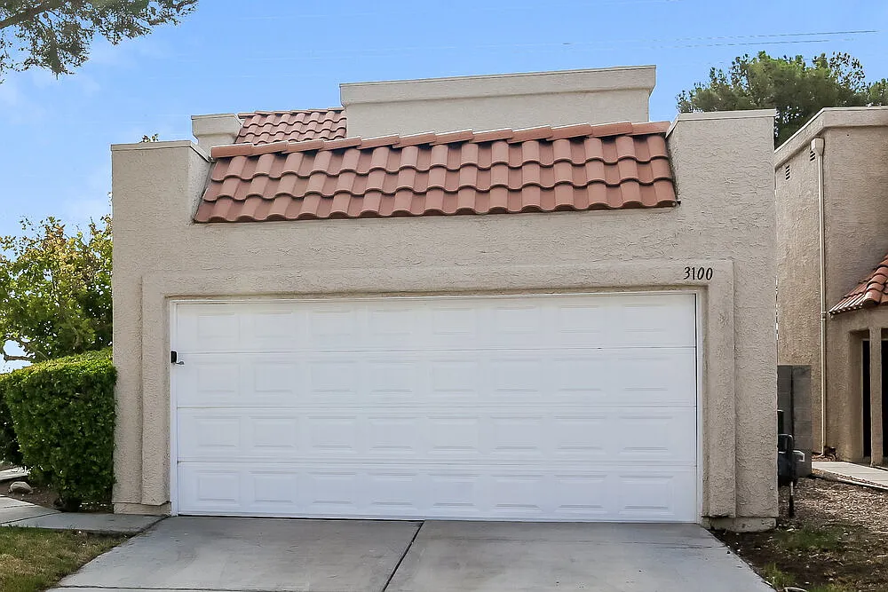 3 bed, 2.0 bath, 1417 sqft, $2,145 — Photo 1