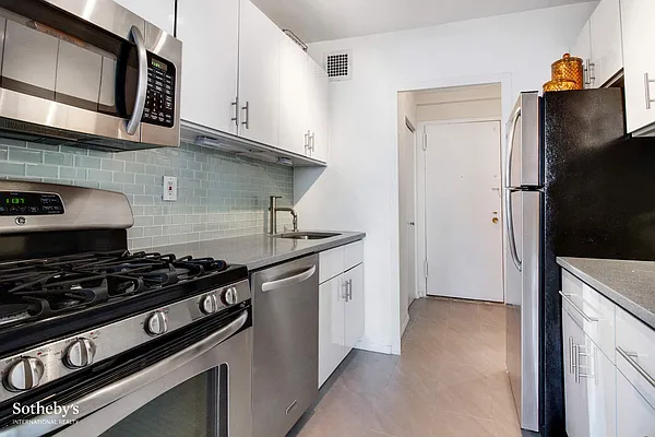 Sold by Sotheby's International Realty | media 17