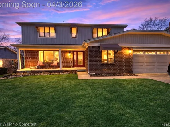 447 Antoinette Dr, Rochester Hills, MI 48309