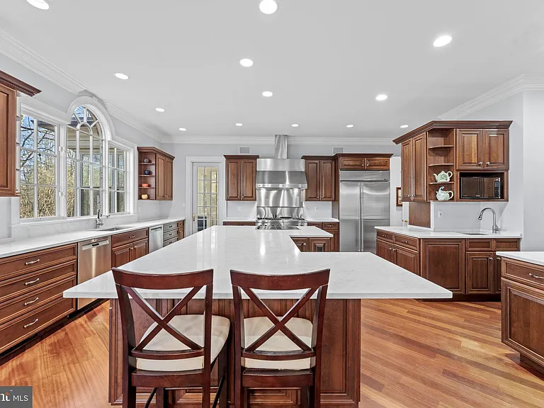 8541 Old Dominion Dr — Photo 59