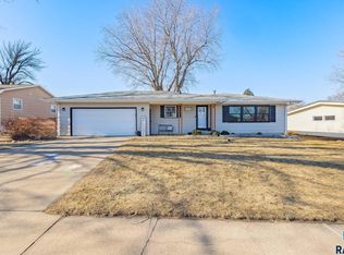 4301 S Glenview Rd, Sioux Falls, SD 57103