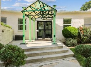 Montessori Living, Kensington, MD 20895