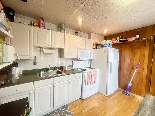 3 bed, 800 sqft, $4,400 — Photo 3