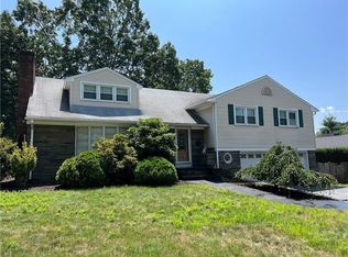 130 Summit Dr, Cranston, RI 02920