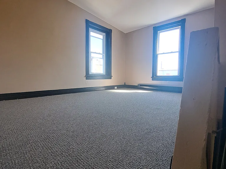 533 Elliger St — Photo 15