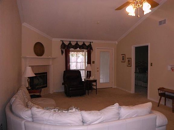 5th image of 1242 Henard Ln