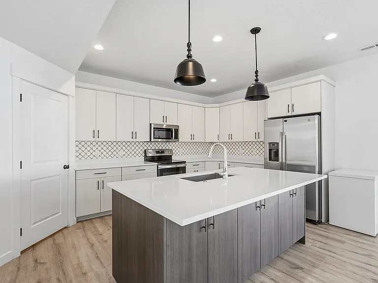 244 N 200 E — Photo 26