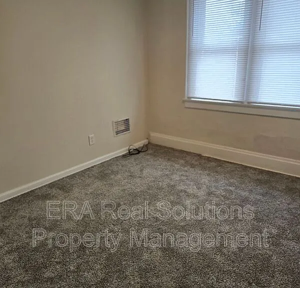 587 S Burgess Ave — Photo 15