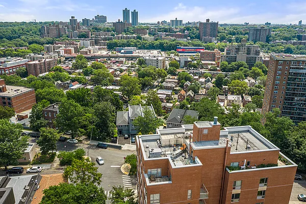 Sold by Compass | media 18
