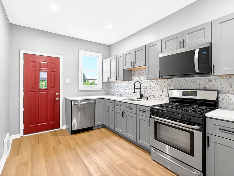 410 Kendall St — Photo 12