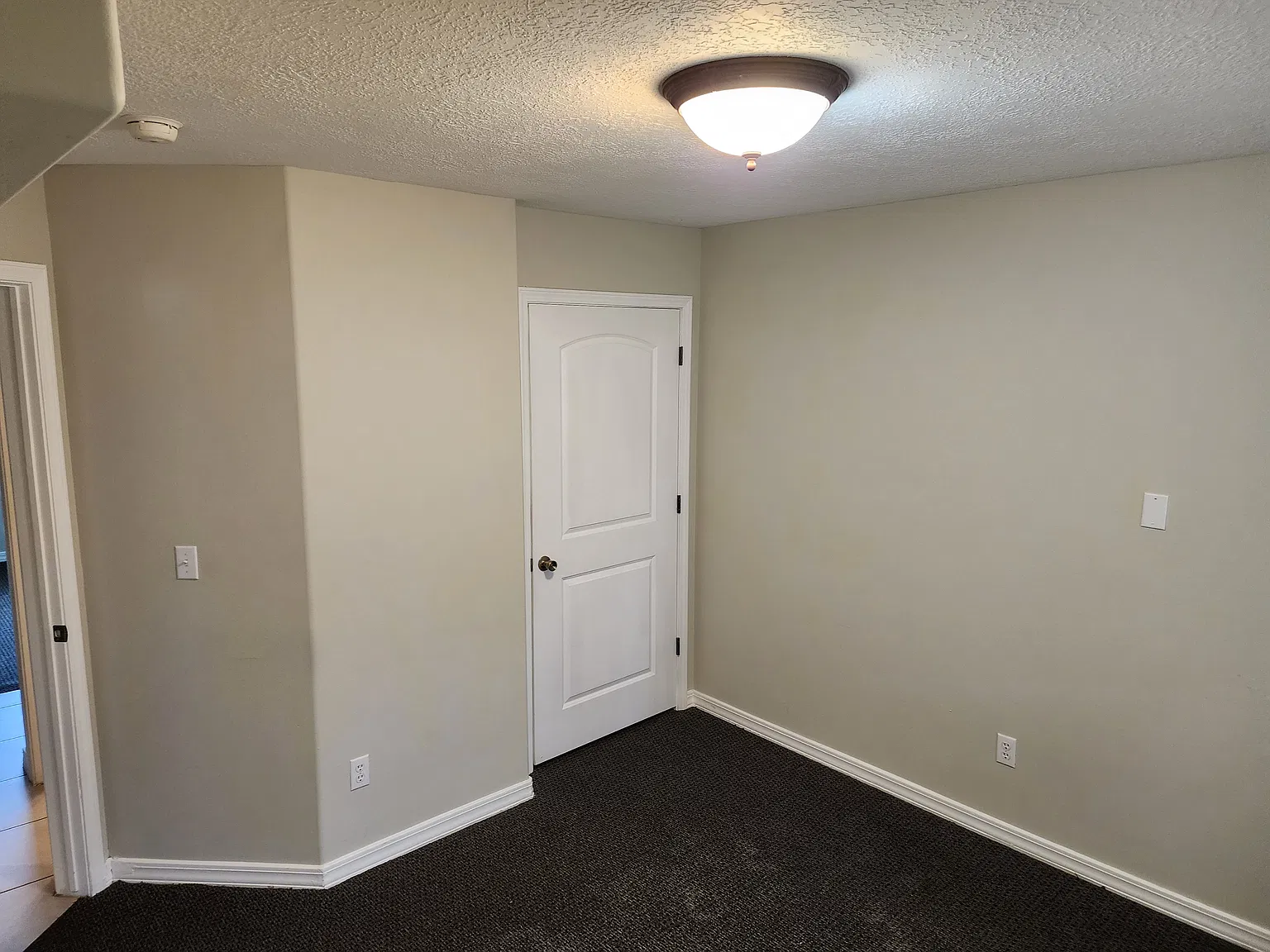 3 bed, 1.5 bath, 1200 sqft, $1,600 — Photo 2