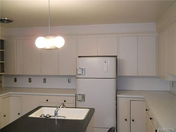 4th image of 20329 Woodcrest St
