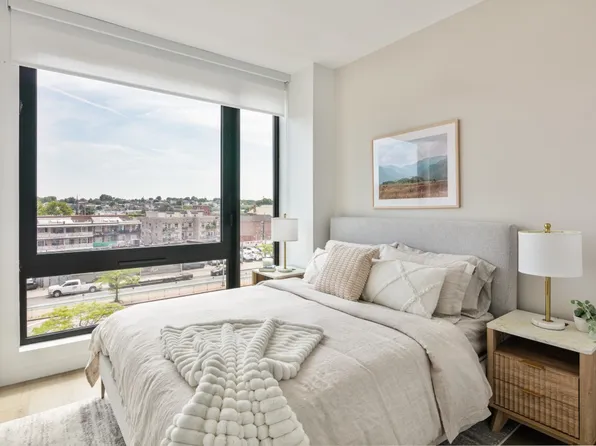 72-01 Queens Boulevard image 5 of 40