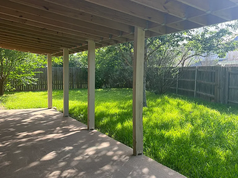 9021 Marthas Dr — Photo 32