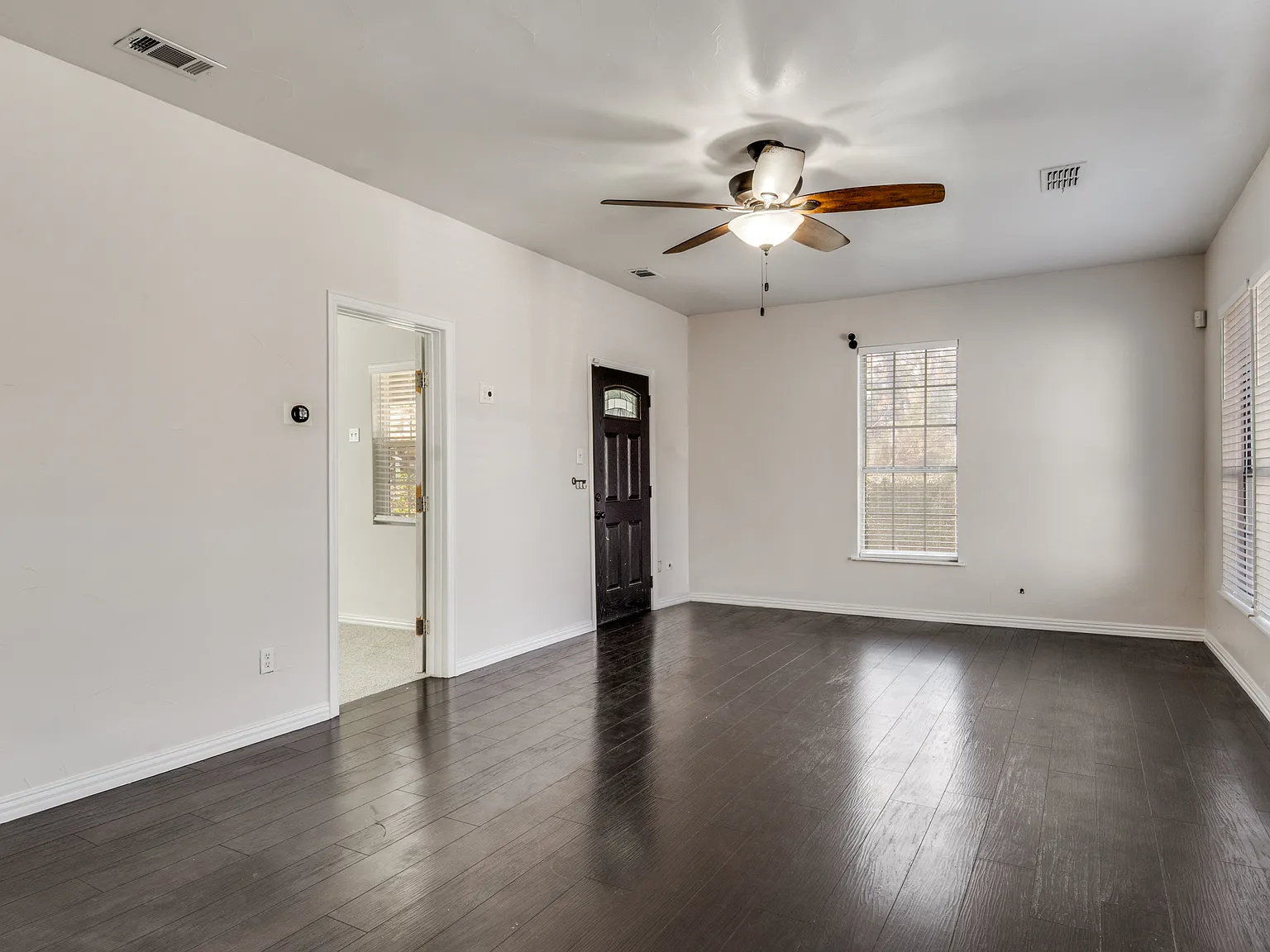 3 bed, 1224 sqft, $2,295 — Photo 3