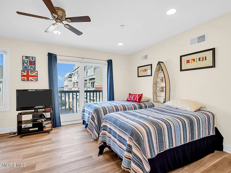 21 Blaine Ave #11 — Photo 16