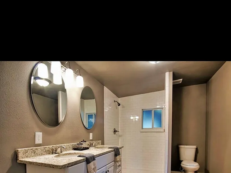 3554 W Woodlawn Ave — Photo 5