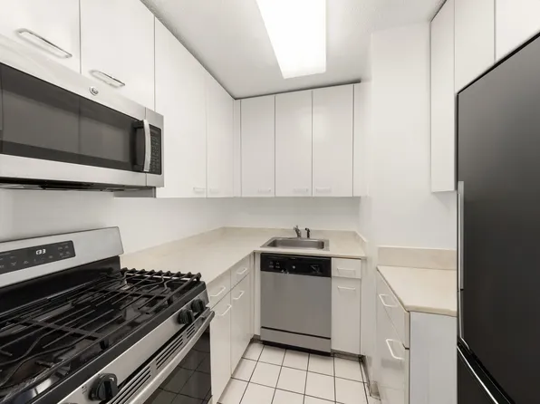 330 East 38th Street image 9 of 10