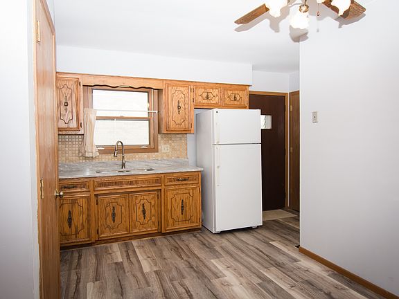 5th image of 9733 Merton Ave