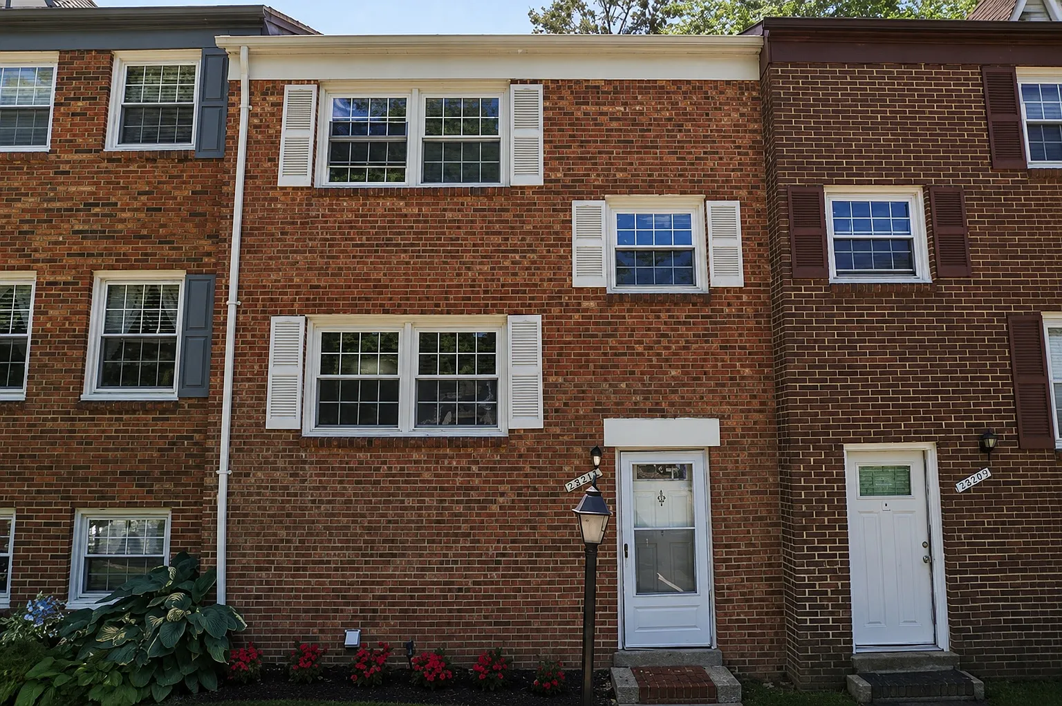 4 bed, 2.5 bath, 1280 sqft, $2,950 — Photo 1
