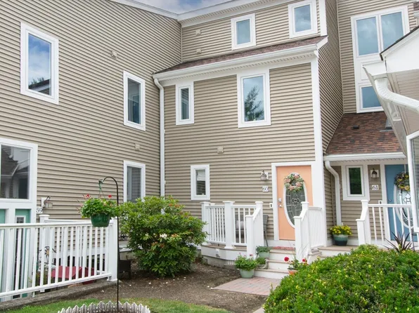 60 Pointe Rok Dr Unit 60, Worcester, MA 01604