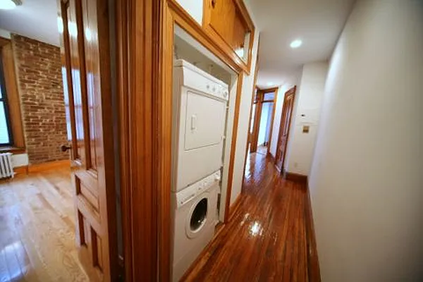 Rented by Metropolitan Realty | media 2