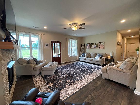 4th image of 378 Holly Grove Rd