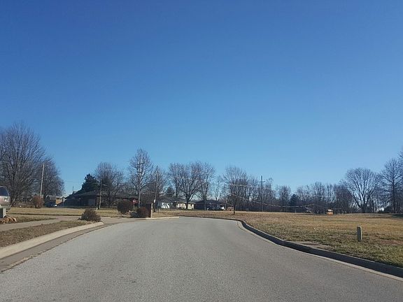 4th image of 206 Long Dr