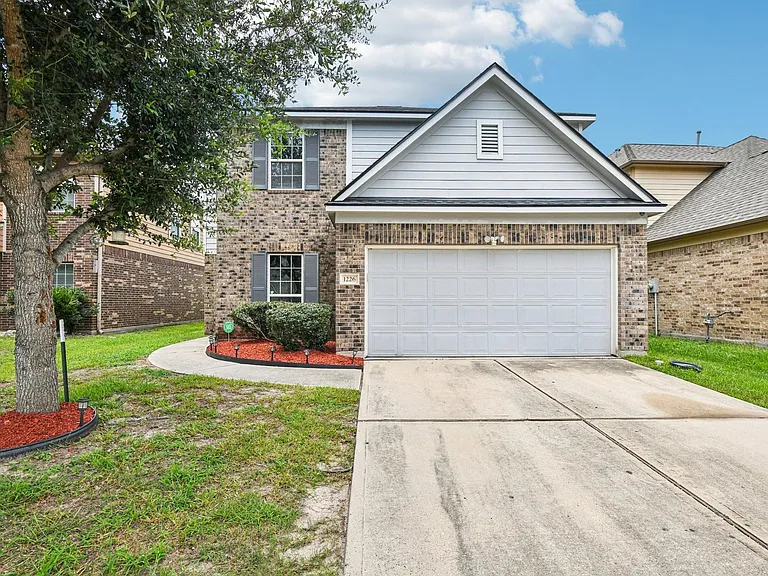 1226 Newsome Glenn Dr — Photo 1