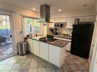 96 Yorktown Dr, Springfield, MA 01108