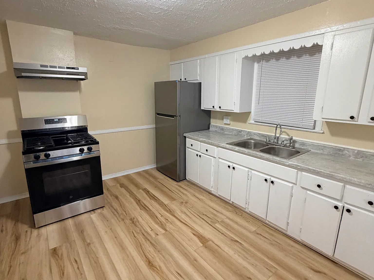 3 bed, $2,000 — Photo 1