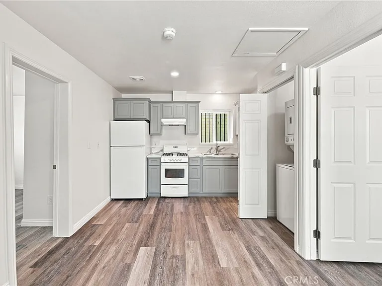 10646 S Wilton Pl — Photo 11