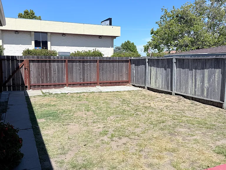 943 Palmito Dr — Photo 11