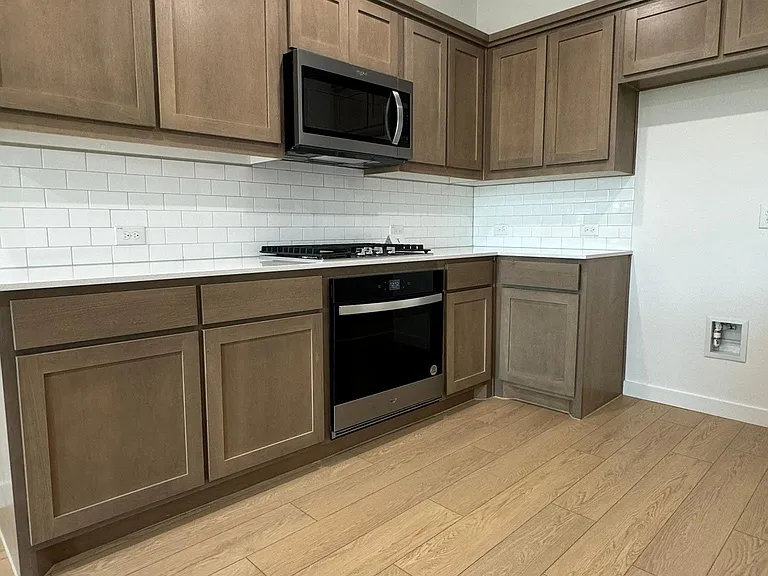 2817 Foxwood St — Photo 17