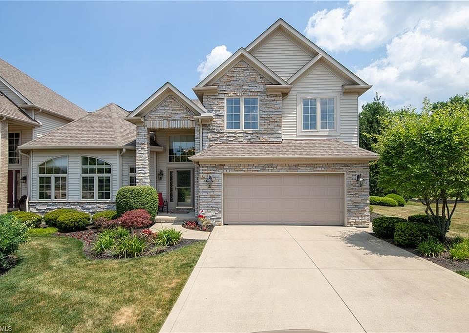 1st image of 425 Augustus Dr