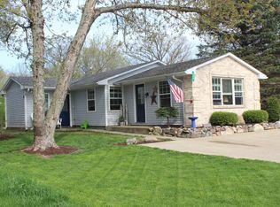 320 Ln 101 Hamilton Lk, Hamilton, IN 46742